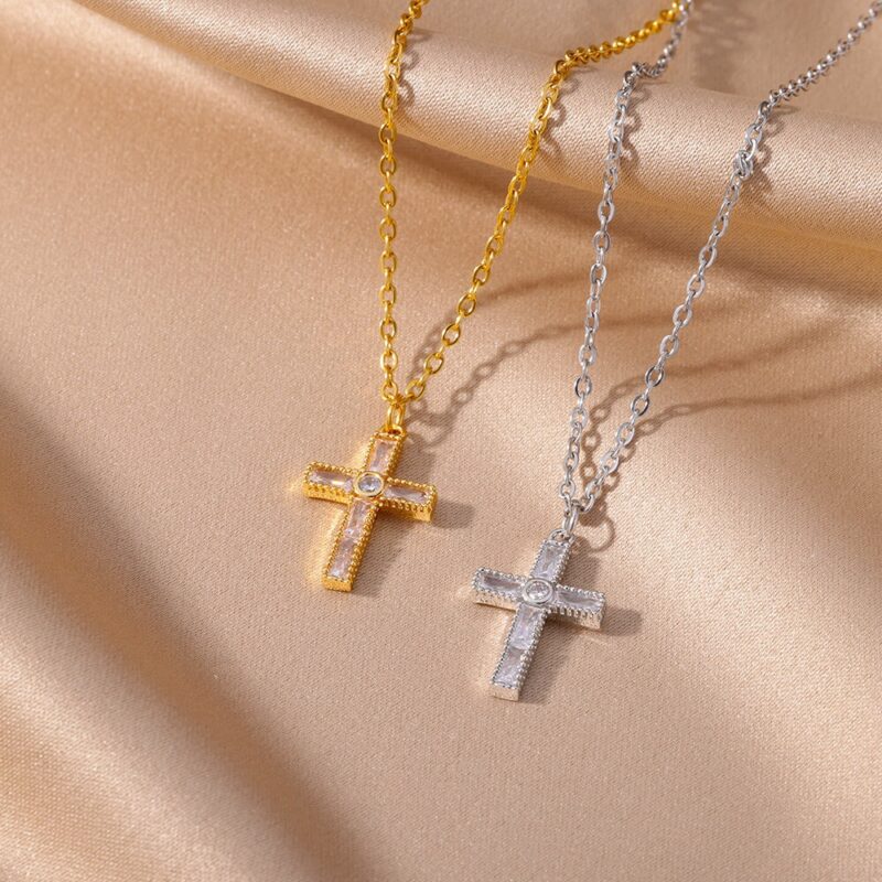 Cross Necklace Timeless Elegance - Image 3